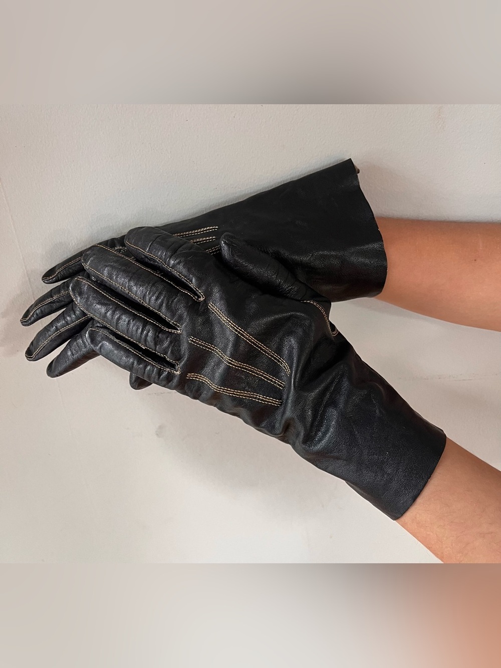 Vintage 1930’s Classic Black Leather Gloves with Contrast Stitching